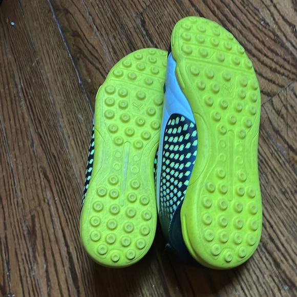 Indoor soccer shoes turf and court - Picture 3 of 5